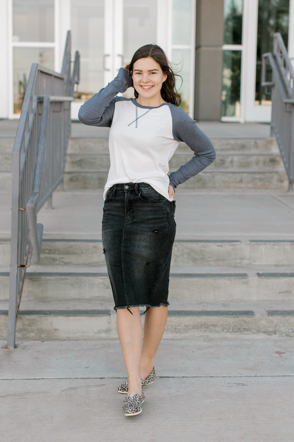 Long Sleeve Raglan Tee in Slate